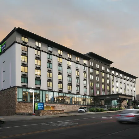 Holiday Inn Express & Suites Fort Worth Downtown By Ihg