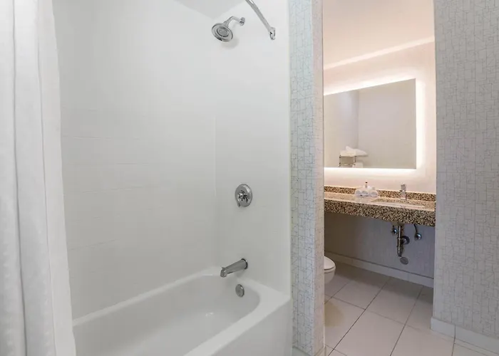 Express & Worth Downtown By Ihg Hotel 3*