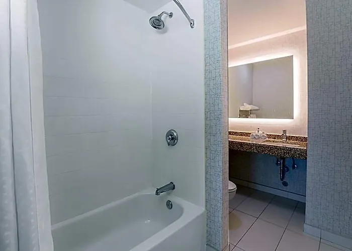 Express & Worth Downtown By Ihg Hotel
